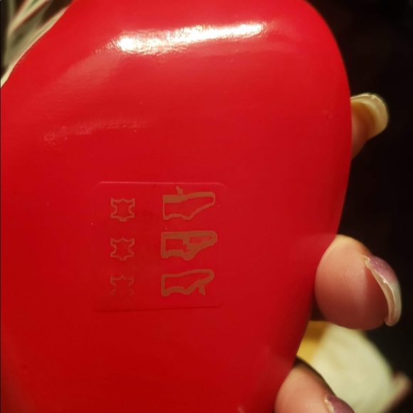 Christian Louboutin - Picture 4 of 5